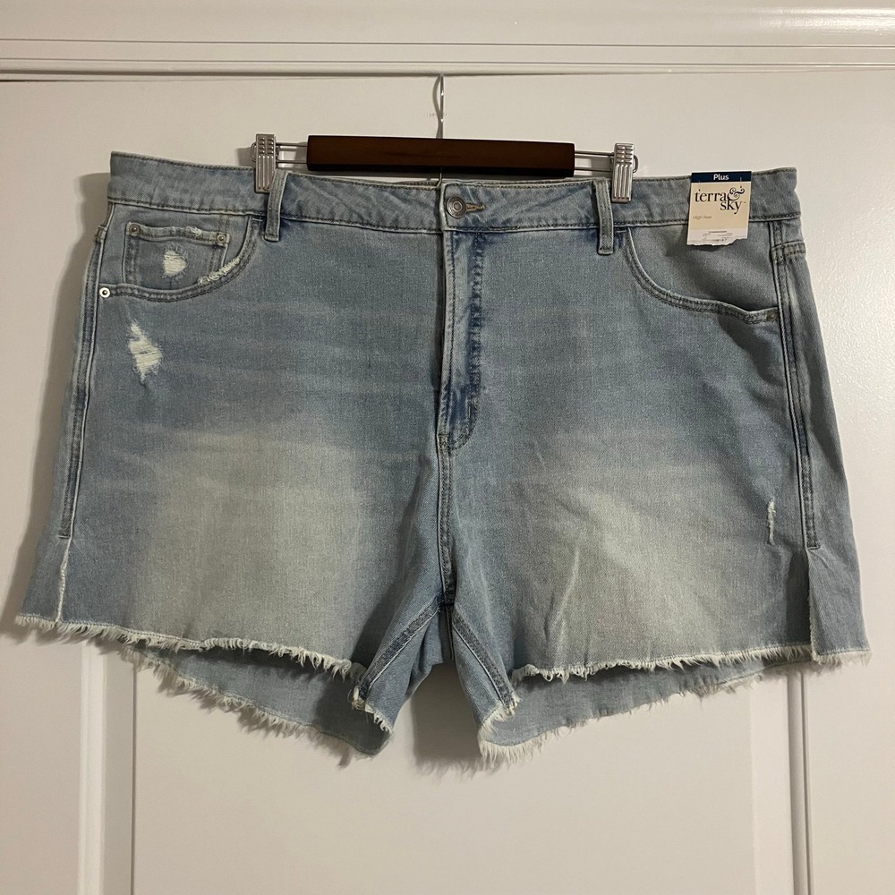 Terra & Sky Light Wash
Distressed Denim High Rise Cut Off Shorts Womens Size
22W